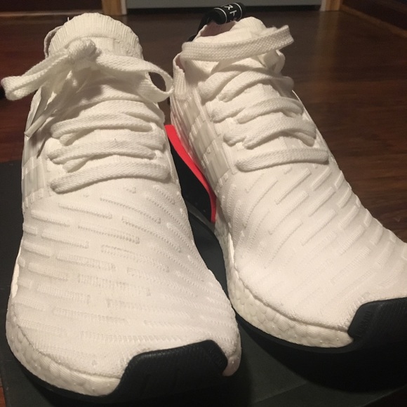 le adidas nmd r2 primeknit poshmark le adidas nmd r2 primeknit poshmark